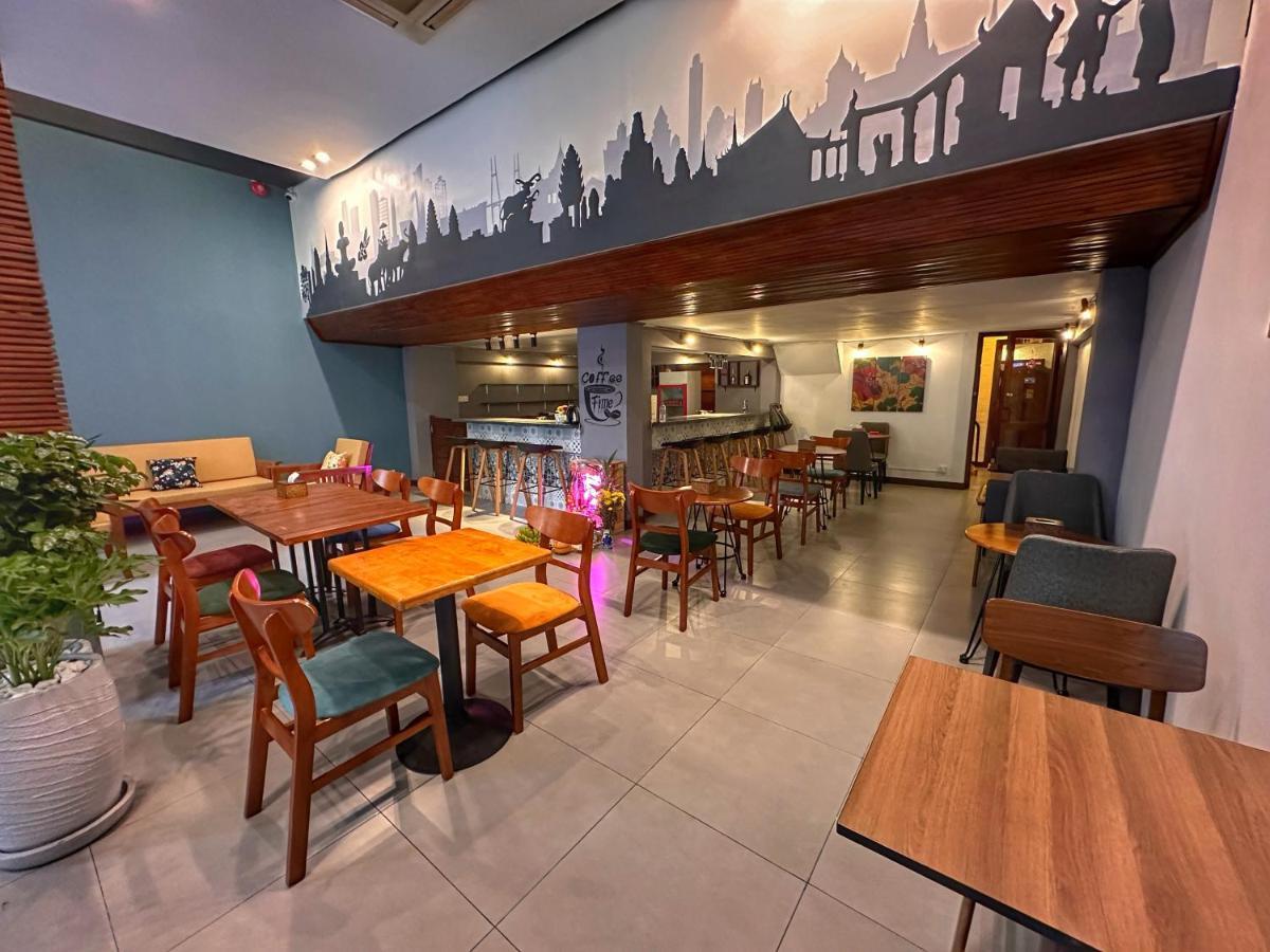Monsoon Riverside Hotel 4*