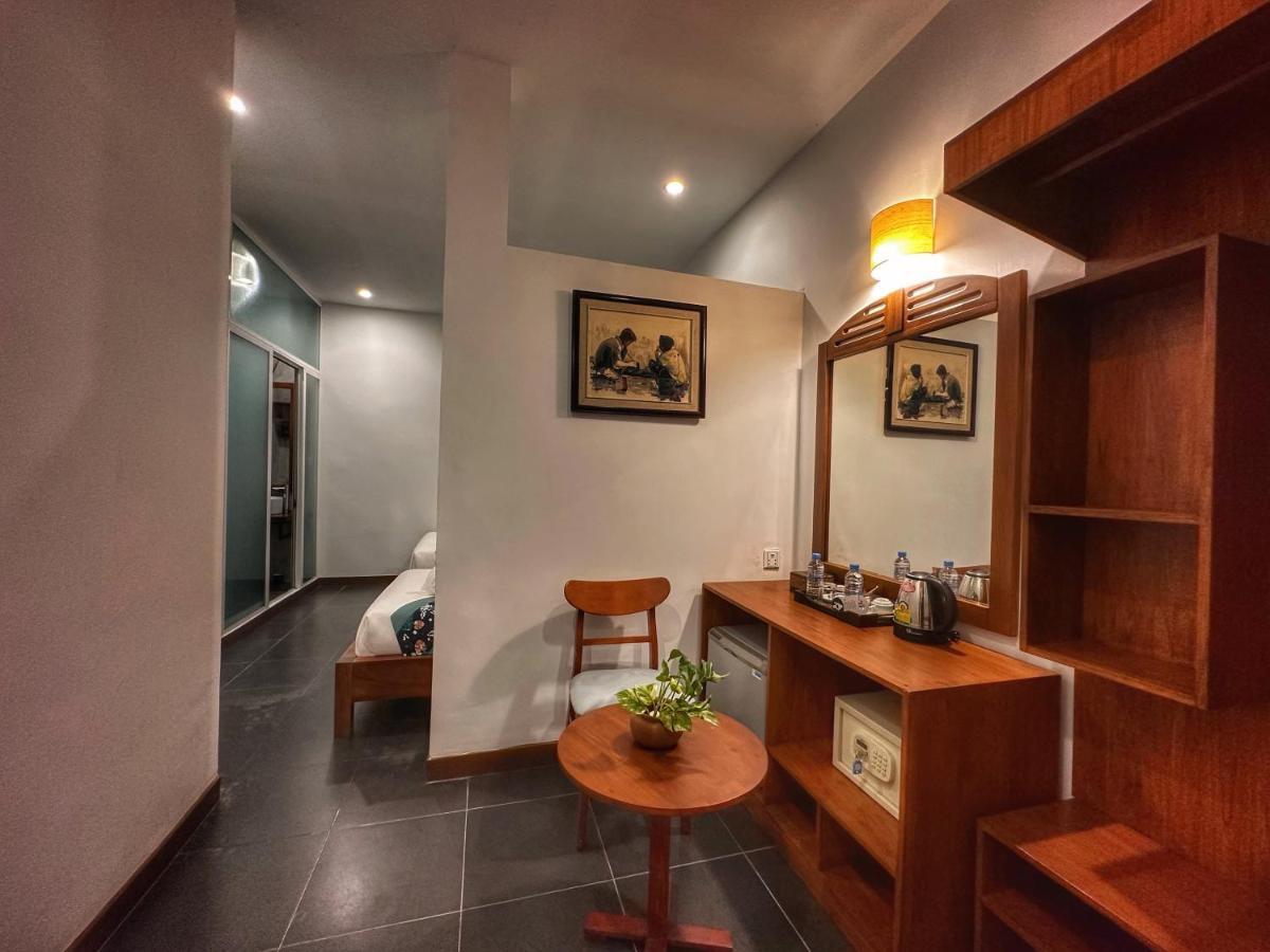 Monsoon Riverside Hotel Phnom Penh