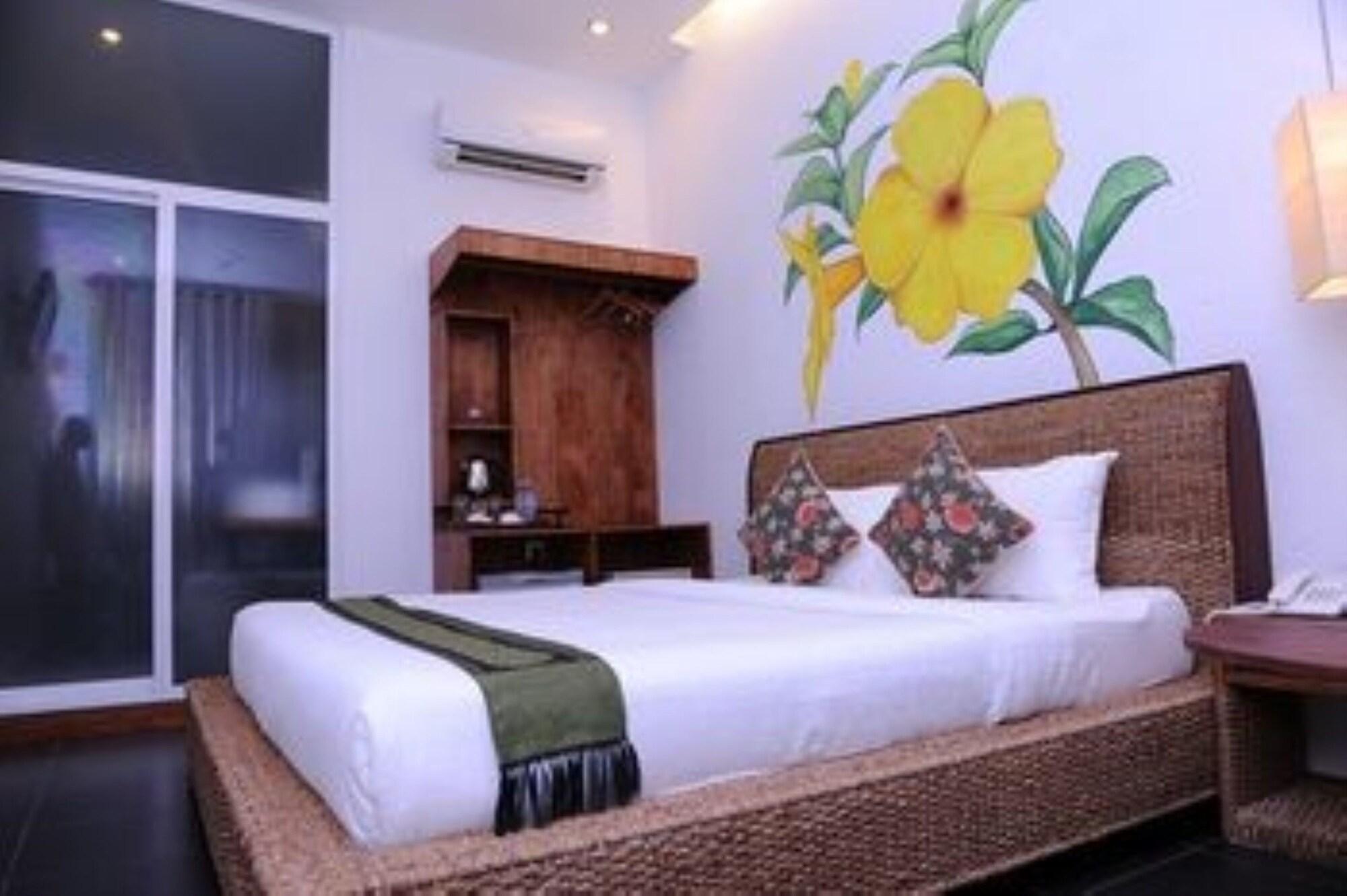 Monsoon Riverside Hotel 4*