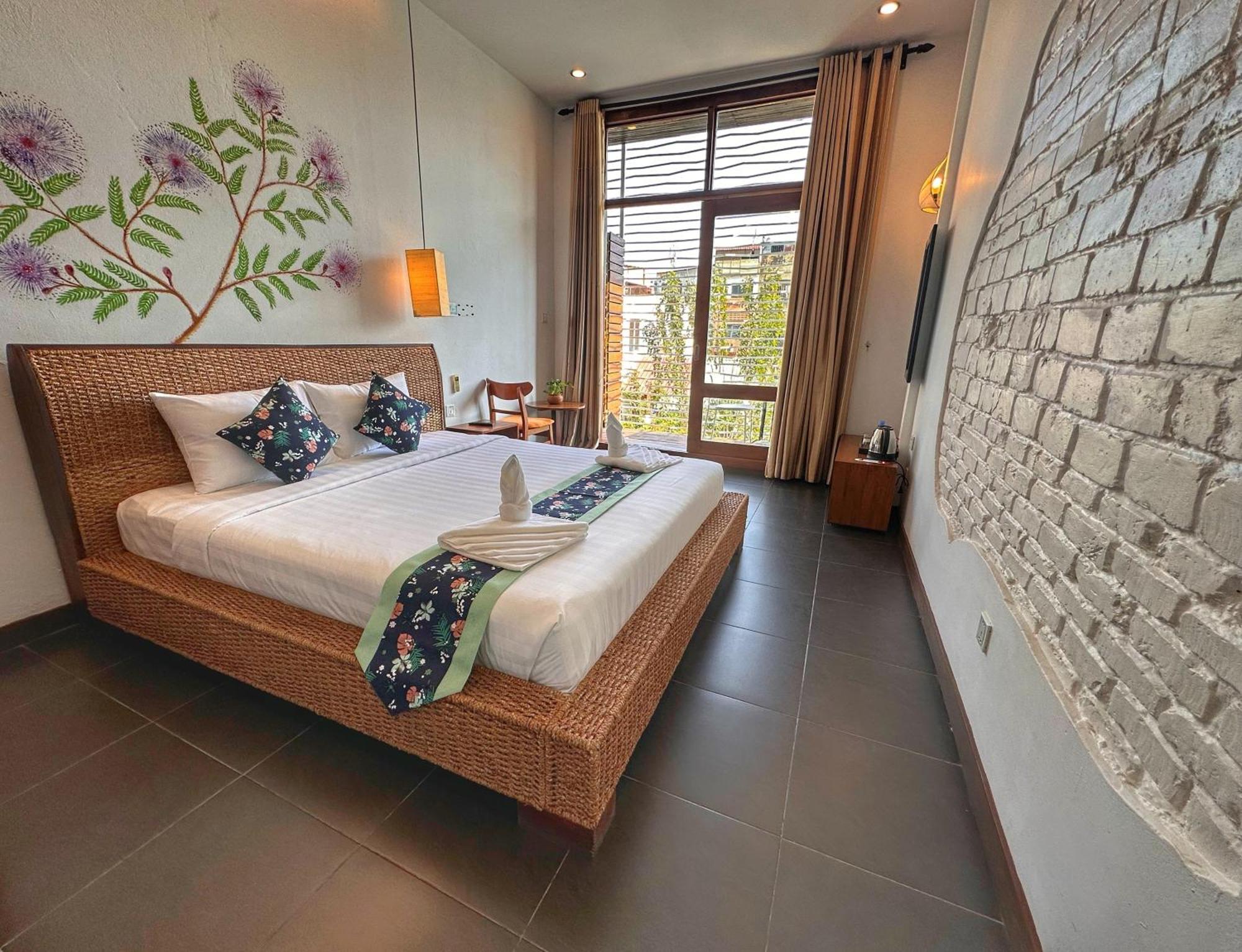 Monsoon Riverside 4*