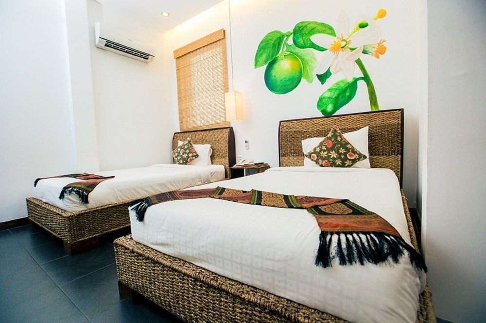 Monsoon Riverside Hotel 4*