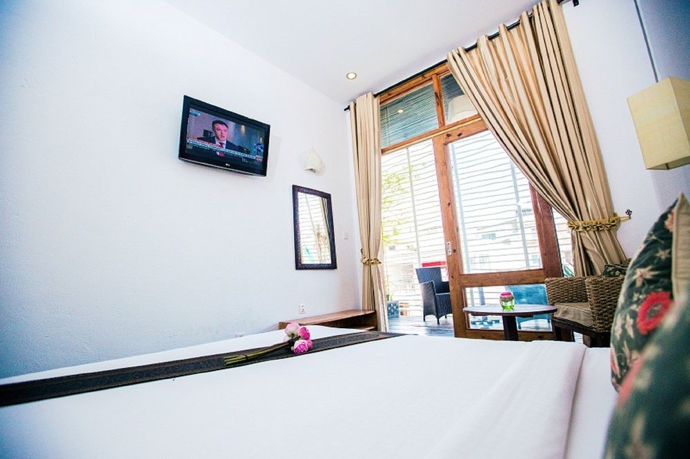 Monsoon Riverside 4*